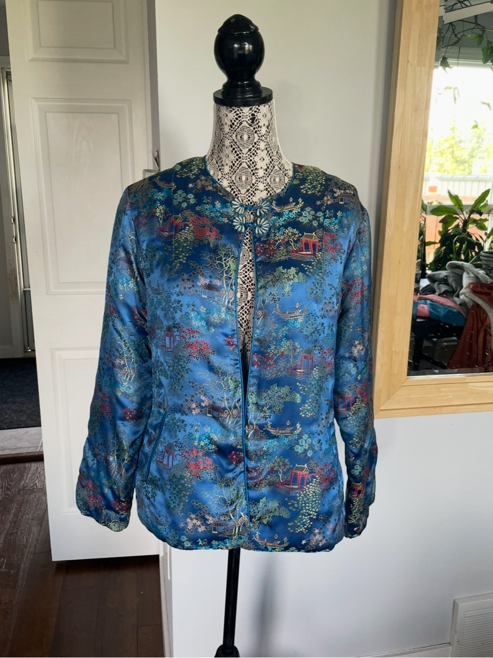 Vintage Gorgeous Satin Asian Coat Jacket Cover Up. Pockets. Medium/Large